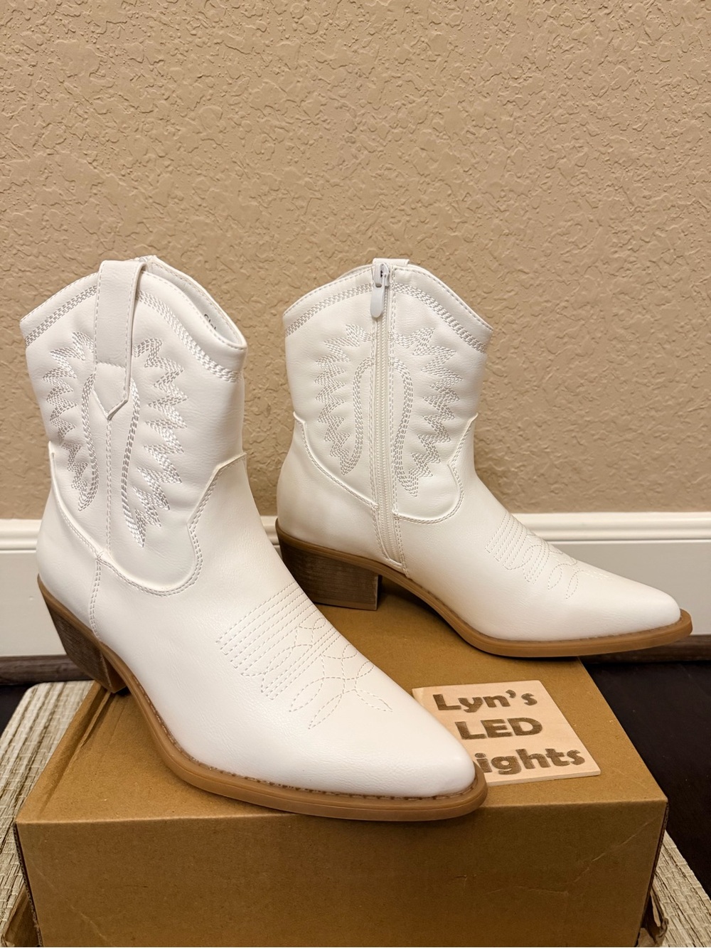 White Western Ankle Boots - Women's Fashion Cowboy Boots Size 7.5 - Picture 5 of 9